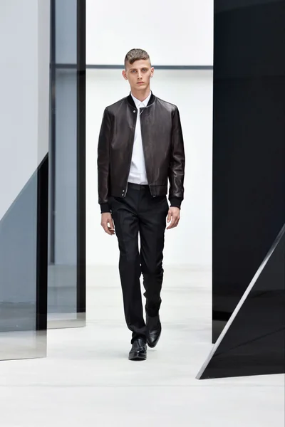 Look 15